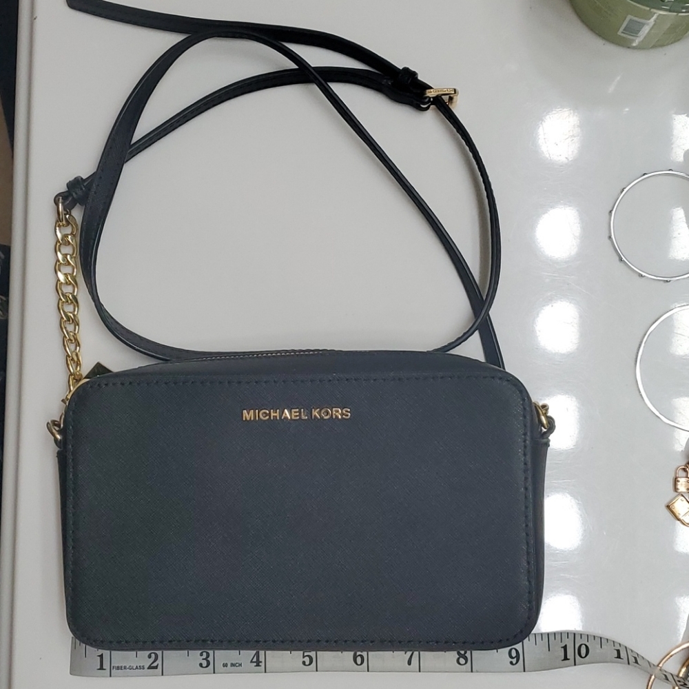 LIKE NEW Michael Kors Crossbody bag